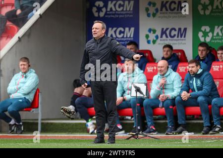 Rotherham, Royaume-Uni. 16 mars 2024. Andre Breitenreiter Gestures, directeur de la ville de Huddersfield, lors du Rotherham United FC v Huddersfield Town AFC Sky Bet EFL Championship match au Aesseal New York Stadium, Rotherham, Angleterre, Royaume-Uni le 16 mars 2024 Credit : Every second Media/Alamy Live News Banque D'Images