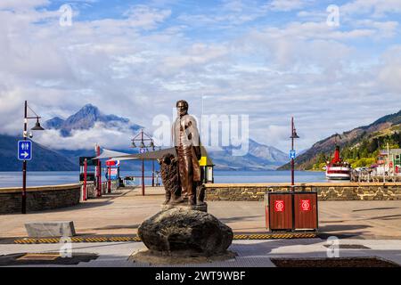 Front de mer urbain de Queenstown sur le lac Wakatipu en Nouvelle-Zélande. Banque D'Images