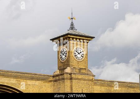 Londres, Angleterre - 15 mars 2024 Kings Cross Station Clock Tower Banque D'Images