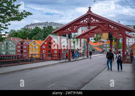 Trondheim, Norvège - 13 juillet 2023 : Gamle Bybro (le pont de la vieille ville) Banque D'Images