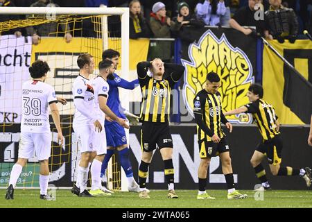 Arnhem, Nederland. 16 mars 2024. ARNHEM, 16-03-2024, GelreDome, football, Néerlandais Eredivisie, saison 2023/2024, vitesse - Almere City, joueur de vitesse Mexx Meerdink Dejected Credit : Pro Shots/Alamy Live News Banque D'Images