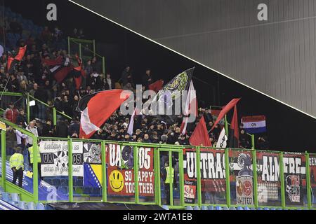 Arnhem, Nederland. 16 mars 2024. ARNHEM, 16-03-2024, GelreDome, football, Néerlandais Eredivisie, saison 2023/2024, vitesse - Almere City, supporters Almere City crédit : Pro Shots/Alamy Live News Banque D'Images