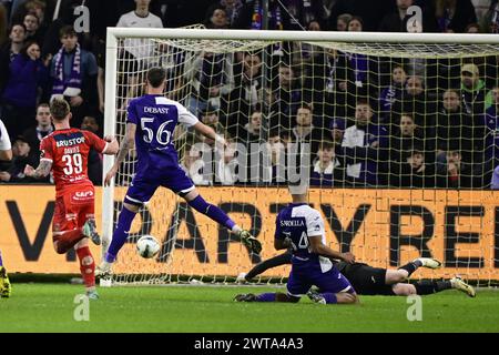 Bruxelles, Belgique. 16 mars 2024. Isaak Davies de Kortrijk marque un but lors d'un match de football entre le RSC Anderlecht et le KV Kortrijk, samedi 16 mars 2024 à Bruxelles, le dernier jour (30/30) de la première division 'Jupiler Pro League' 2023-2024 du championnat belge. BELGA PHOTO LAURIE DIEFFEMBACQ crédit : Belga News Agency/Alamy Live News Banque D'Images