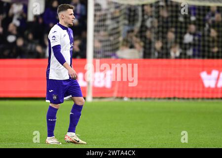 Bruxelles, Belgique. 16 mars 2024. Thorgan Hazard d'Anderlecht semble abattu lors d'un match de football entre le RSC Anderlecht et le KV Kortrijk, samedi 16 mars 2024 à Bruxelles, le dernier jour (30/30) de la première division 'Jupiler Pro League' 2023-2024 du championnat belge. BELGA PHOTO LAURIE DIEFFEMBACQ crédit : Belga News Agency/Alamy Live News Banque D'Images