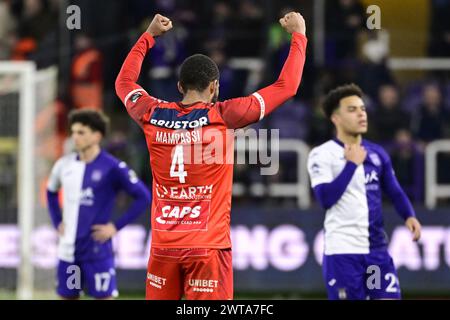 Bruxelles, Belgique. 16 mars 2024. Mark Mampassi de Kortrijk célèbre après avoir remporté un match de football entre le RSC Anderlecht et le KV Kortrijk, samedi 16 mars 2024 à Bruxelles, le dernier jour (30/30) de la première division 'Jupiler Pro League' 2023-2024 du championnat belge. BELGA PHOTO LAURIE DIEFFEMBACQ crédit : Belga News Agency/Alamy Live News Banque D'Images