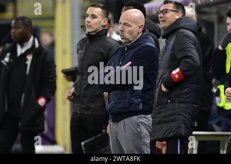 Bruxelles, Belgique. 16 mars 2024. Brian Riemer, entraîneur-chef d'Anderlecht, réagit lors d'un match de football entre le RSC Anderlecht et le KV Kortrijk, samedi 16 mars 2024 à Bruxelles, lors du dernier jour (30/30) de la première division 'Jupiler Pro League' 2023-2024 du championnat belge. BELGA PHOTO LAURIE DIEFFEMBACQ crédit : Belga News Agency/Alamy Live News Banque D'Images