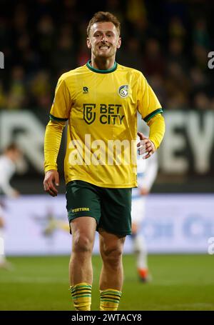 SITTARD, PAYS-BAS - 16 MARS : Kaj Sierhuis de Fortuna Sittard en action lors du match Fortuna Sittard contre Pec Zwolle au Fortuna Sittard Stadion le 16 mars 2024 à Sittard, pays-Bas. (Photo de Orange Pictures) crédit : Orange pics BV/Alamy Live News Banque D'Images