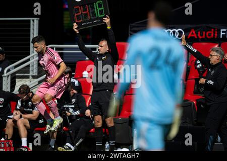 Washington, États-Unis. 16 mars 2024. Le défenseur de Miami Jordi Alba (18 ans) se prépare à être placé sur le terrain lors d'un match DC United vs Inter Miami CF en Major League Soccer (MLS), à Audi Field, à Washington, DC, samedi, 16 mars 2024. L'attaquant argentin Lionel Messi n'a pas pris part au match pour Miami, qui s'est terminé par une victoire de 1-3 à Miami, après avoir quitté le match précédent tôt avec une blessure aux ischio-jambiers. Crédit : Sipa USA/Alamy Live News Banque D'Images