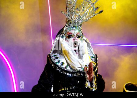 15 mars 2024, Tenerife, Espagne : le spectacle Drag Queens Carnival de Los Cristianos réunit le meilleur de l'île des canaries pendant le spectacle. (Crédit image : © Mercedes Menendez/Pacific Press via ZUMA Press Wire) USAGE ÉDITORIAL SEULEMENT! Non destiné à UN USAGE commercial ! Banque D'Images