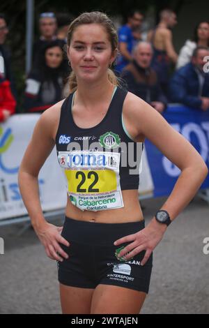 Laredo, Cantabrie, Espagne. 16 mars 2024. Laredo, Espagne, 16 mars 2024 : L'athlète norvégienne Kristine Lande (22 ans) avant la course des 10 kilomètres de Laredo, le 16 mars 2024, à Laredo, Espagne. (Crédit image : © Alberto Brevers/Pacific Press via ZUMA Press Wire) USAGE ÉDITORIAL SEULEMENT! Non destiné à UN USAGE commercial ! Banque D'Images