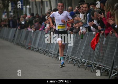 Laredo, Cantabrie, Espagne. 16 mars 2024. Laredo, Espagne, 16 mars 2024 : L'athlète belge Arnaud Dely (11 ans) lors des 10 kilomètres de Laredo, le 16 mars 2024, à Laredo, Espagne. (Crédit image : © Alberto Brevers/Pacific Press via ZUMA Press Wire) USAGE ÉDITORIAL SEULEMENT! Non destiné à UN USAGE commercial ! Banque D'Images