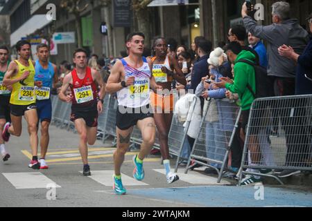 Laredo, Cantabrie, Espagne. 16 mars 2024. Laredo, Espagne, 16 mars 2024 : L'athlète kenyane Purity Kajuju (5 ans) prend la tête lors des 10 kilomètres de Laredo, le 16 mars 2024, à Laredo, en Espagne. (Crédit image : © Alberto Brevers/Pacific Press via ZUMA Press Wire) USAGE ÉDITORIAL SEULEMENT! Non destiné à UN USAGE commercial ! Banque D'Images