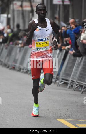 Laredo, Cantabrie, Espagne. 16 mars 2024. Laredo, Espagne, 16 mars 2024 : L'athlète ougandais Joshua Cheptegei (1) pendant les 10 kilomètres de Laredo, le 16 mars 2024, à Laredo, Espagne. (Crédit image : © Alberto Brevers/Pacific Press via ZUMA Press Wire) USAGE ÉDITORIAL SEULEMENT! Non destiné à UN USAGE commercial ! Banque D'Images