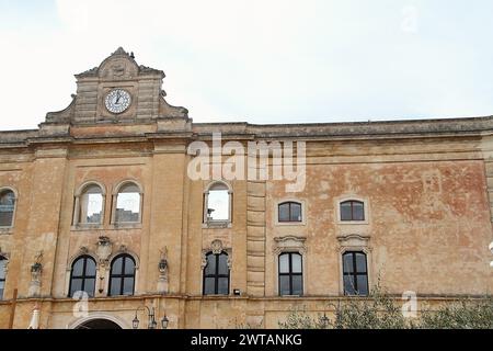 Matera, Italie. Extérieur du 18ème siècle Palazzo dell'Annunziata sur la Piazza Vittorio Veneto. Banque D'Images