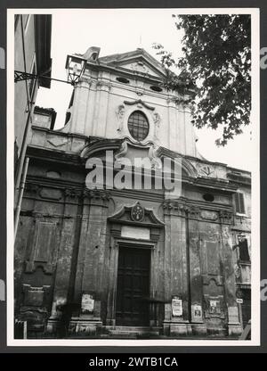 Lazio Roma Rome S. Agata. Hutzel, Max 1960-1990 Post-médiéval : architecture, sculpture architecturale, sculpture, peinture objet Notes : populaire parmi les habitants de Trastevere car il abrite la 'Madonna de Noantri, patron du quartier et point d'appui d'une série populaire de festivals d'été. Situé à côté de San Crisogono. Photographe et érudit d'origine allemande Max Hutzel (1911-1988) photographié en Italie du début des années 1960 jusqu'à sa mort. Le résultat de ce projet, appelé Foto Arte Minore par Hutzel, est une documentation approfondie du développement historique de l'art en Italie jusqu'au XVIIIe siècle Banque D'Images