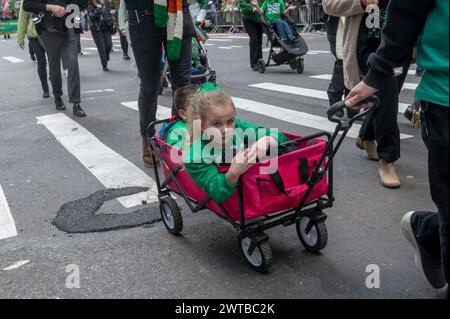 New York, New York, États-Unis. 16 mars 2024. (NOUVEAU) Patrick's Day Parade à New York. (Credit : M10s/TheNews2) 16 mars 2024, New York, New York, USA : défilé des participants à la défilée Patrick's Day Parade le long de la 5e Avenue le 16 mars 2024 à New York. (Crédit : M10s/TheNews2) (Foto : M10s/Thenews2/Zumapress) (crédit image : © Ron Adar/TheNEWS2 via ZUMA Press Wire) USAGE ÉDITORIAL SEULEMENT! Non destiné à UN USAGE commercial ! Banque D'Images