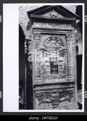 Ombrie Terni Otricoli S. Maria1. Hutzel, Max 1960-1990 Max Hutzel (1911-1988), photographe et chercheur d'origine allemande, a photographié en Italie du début des années 1960 jusqu'à sa mort. Le résultat de ce projet, appelé Foto Arte Minore par Hutzel, est une documentation approfondie du développement historique de l'art en Italie jusqu'au XVIIIe siècle, y compris des objets des Étrusques et des Romains, ainsi que des monuments médiévaux, romans, gothiques, Renaissance et baroques. Les images sont organisées par région géographique en Italie, puis par province, ville, complexe de sites et monument. Banque D'Images