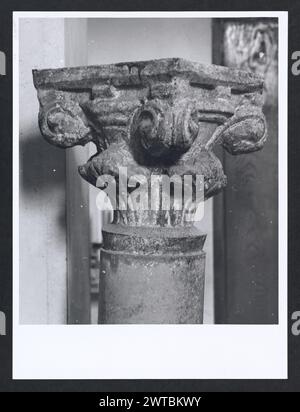 Lazio Latina Sonnino S. Michele6. Hutzel, Max 1960-1990 médiéval : photographié lors de la restauration ; architecture, sculpture architecturale (11-14ème siècle) ; bougies pascal (11ème siècle) ; crucifix en bois peint (14ème siècle) objet Notes : TCI mentionne le travail du 13ème siècle de Madone et enfant au-dessus de l'autel principal ; enlevé lors de la restauration? Photographe et érudit d'origine allemande Max Hutzel (1911-1988) photographié en Italie du début des années 1960 jusqu'à sa mort. Le résultat de ce projet, désigné par Hutzel comme Foto Arte Minore, est une documentation approfondie du développement historique de l'art en Italie jusqu'à Banque D'Images