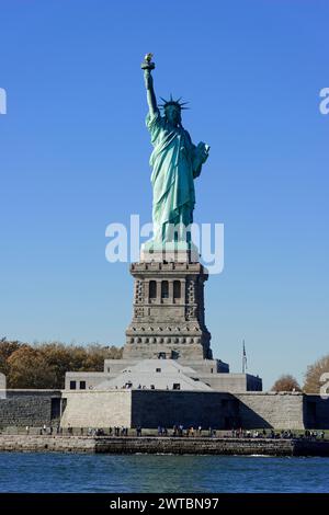 Gros plan de la Statue de la liberté devant un ciel dégagé sans gens, Manhattan, Down Town, New York City, New York, États-Unis, Amérique du Nord Banque D'Images