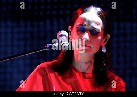 Mexico, Mexique. 16 mars 2024. La chanteuse Julieta Venegas se produit lors d'un concert gratuit dans le cadre du 'Time for Women : Festival for Equality' à Mexico, Mexique, le 16 mars 2024. (Photo de Luis Barron/Eyepix Group) crédit : NurPhoto SRL/Alamy Live News Banque D'Images