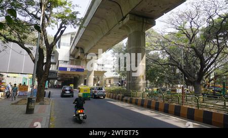 Bangalore, Inde - 16 janvier 2024 : vue extérieure de la station de métro Jayanagar, Bangalore. Architecture moderne étonnante. Banque D'Images