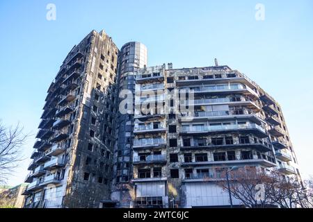 Valencia, Espagne. 17 mars 2024. Vue extérieure du bâtiment incendié dans le district de Campanar le 22 février 2024 Banque D'Images