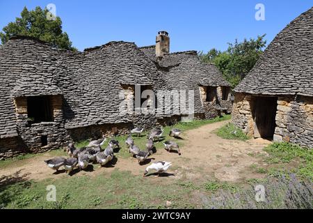 Les cabanes du Breuil, anciennes annexes agricoles d’une ferme située à Saint-André-d’Allas en Périgord Noir dans le sud-ouest de la France. Ceux-ci construisent Banque D'Images