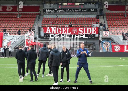 Maastricht, Nederland. 17 mars 2024. MAASTRICHT- football, 17-03-2024, stadion de Geusselt, MVV - Roda JC, Dutch Keuken Kampioen divisie, saison 2023/2024, Roda JC Players inspection The Field Credit : Pro Shots/Alamy Live News Banque D'Images