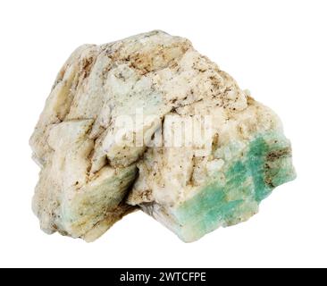 spécimen de découpe naturelle de roche d'amazonite brute sur fond blanc Banque D'Images