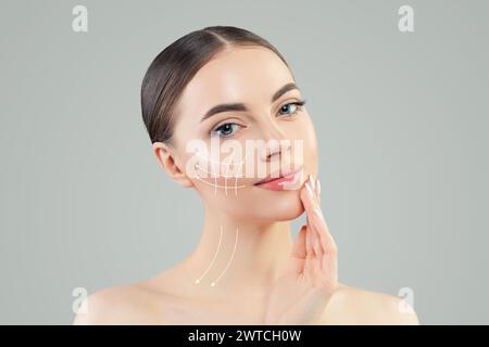 Beau visage féminin avec une peau saine et des lignes de cosmétologie, médecine et concept de chirurgie plastique Banque D'Images
