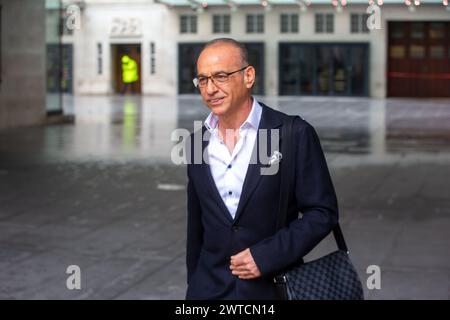 Londres, Angleterre, Royaume-Uni. 17 mars 2024. L'homme d'affaires THEO PAPHITIS est vu devant la BBC alors qu'il apparaît dimanche avec Laura Kuenssberg. (Crédit image : © Tayfun Salci/ZUMA Press Wire) USAGE ÉDITORIAL SEULEMENT! Non destiné à UN USAGE commercial ! Crédit : ZUMA Press, Inc/Alamy Live News Banque D'Images