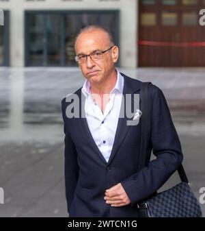 Londres, Angleterre, Royaume-Uni. 17 mars 2024. L'homme d'affaires THEO PAPHITIS est vu devant la BBC alors qu'il apparaît dimanche avec Laura Kuenssberg. (Crédit image : © Tayfun Salci/ZUMA Press Wire) USAGE ÉDITORIAL SEULEMENT! Non destiné à UN USAGE commercial ! Crédit : ZUMA Press, Inc/Alamy Live News Banque D'Images