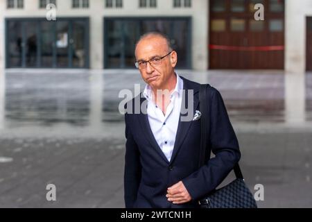 Londres, Angleterre, Royaume-Uni. 17 mars 2024. L'homme d'affaires THEO PAPHITIS est vu devant la BBC alors qu'il apparaît dimanche avec Laura Kuenssberg. (Crédit image : © Tayfun Salci/ZUMA Press Wire) USAGE ÉDITORIAL SEULEMENT! Non destiné à UN USAGE commercial ! Crédit : ZUMA Press, Inc/Alamy Live News Banque D'Images