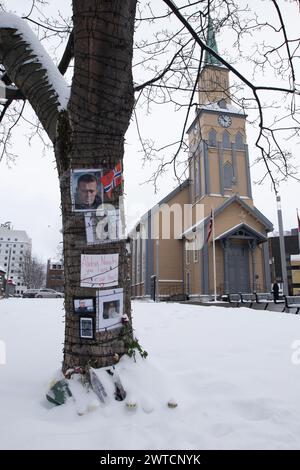 17 mars 2024 : Tromso, Norvège. Autel dans les rues de Tromso à la mémoire de l'avocat et homme politique russe Aleksei Navalny, qui était le chef de l'opposition contre Vladimir Poutine. (Crédit image : © Cristian Leyva/ZUMA Press Wire) USAGE ÉDITORIAL SEULEMENT! Non destiné à UN USAGE commercial ! Banque D'Images