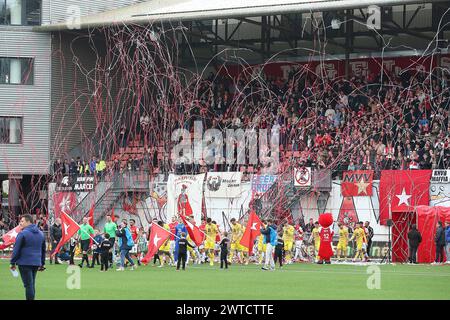 Maastricht, Nederland. 17 mars 2024. MAASTRICHT- football, 17-03-2024, stadion de Geusselt, MVV - Roda JC, Dutch Keuken Kampioen divisie, saison 2023/2024, ambiance dans le stade avec les départs crédit : Pro Shots/Alamy Live News Banque D'Images