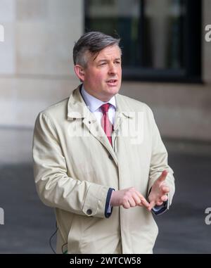 Londres, Royaume-Uni. 17 mars 2024. Shadow Paymaster General Jonathan Ashworth est vu devant la BBC alors qu'il apparaît dimanche avec Laura Kuenssberg..Credit : Tayfun Salci / Alamy Live News Banque D'Images