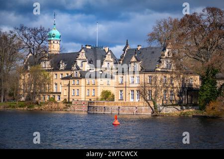 Berlin Zehlendorf Jagdschloss Klein Glienicke am Teltowkanal ggü Schloss Babelsberg - 17.03.2024 Zehlendorf *** Berlin Zehlendorf Hunting Lodge Klein Glienicke sur le canal Teltow en face du palais de Babelsberg 17 03 2024 Zehlendorf Banque D'Images