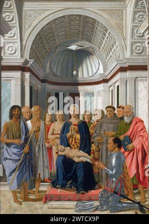 Piero della Francesca – retable de Brera c.1472. 251 x 172. Vierge et enfant avec les saints Jean Baptiste, Bernardine de Sienne, Jérôme, François d'assise, Pierre Martyr, et Jean l'évangéliste, quatre Anges et Federico da Montefeltro. Banque D'Images