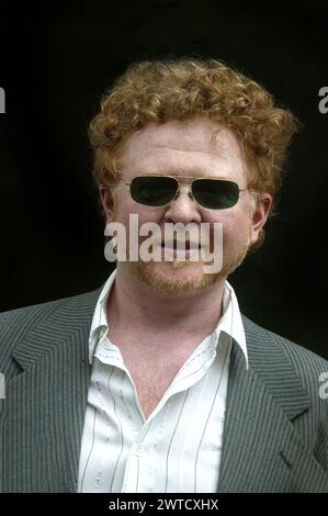 Mick Hucknall de Simply Red at the Micky Most plaque dévoilée aux studios RAK, St John's Wood, Londres 2004 Banque D'Images