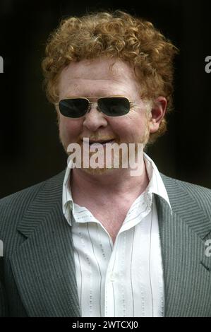 Mick Hucknall de Simply Red at the Micky Most plaque dévoilée aux studios RAK, St John's Wood, Londres 2004 Banque D'Images