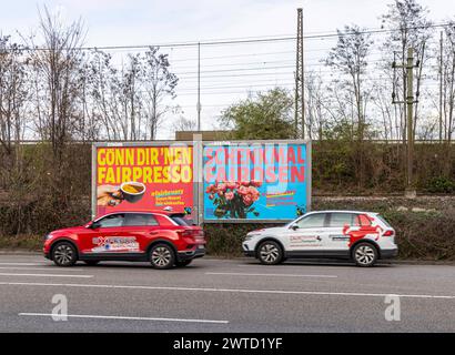 Werbeplakat. Foire : Fairtrade wirbt für die Fairtrade-Challenge. Nach dem Veganuary kommt der Fairbruary : Fairtrade Deutschland Fordert Verbraucher zum fairen Einkauf auf. Und das mit einem Augenzwinkern. dafür sorgen réclame wie Schenk mal Fairrosen. // 16.03.2024, Stuttgart, Baden-Württemberg, Deutschland, Europa *** Fairbruary Fairtrade affiche publicitaire promeut le Fairtrade Challenge après l'arrivée de la veganuary la Fairbruary Fairtrade Allemagne encourage les consommateurs à acheter équitablement et avec un scintillement dans les yeux revendications comme Schenk mal Fairrosen 16 03 2024, Stuttgart, Baden Württember Banque D'Images