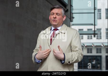 Londres, Royaume-Uni, 17 mars 2024. Le Shadow Paymaster General Jonathan Ashoworth est repéré devant les studios de la BBC après son apparition dimanche avec Laura Kuenssberg. Crédit : Thomas Krych/Alamy Live News Banque D'Images