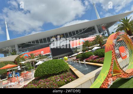 Miami Gardens, Floride, États-Unis. 15 mars 2024. Vue générale extérieure au Miami Open Hard Rock Stadium 2024 Campus Preview Tour et conférence de presse présentées par Itaú au Hard Rock Stadium le 15 mars 2024 à Miami Gardens, Floride. Crédit : Mpi10/Media Punch/Alamy Live News Banque D'Images