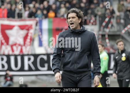 Maastricht, Nederland. 17 mars 2024. MAASTRICHT- football, 17-03-2024, Stadiom de Geusselt, MVV - Roda JC, Néerlandais Keuken Kampioen divisie, saison 2023/2024, MVV Maastricht coach Maurice Verberne. Crédit : Pro Shots/Alamy Live News Banque D'Images