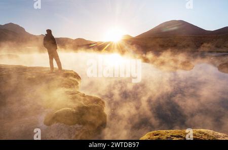 Source chaude naturelle dans le désert d'Atacama, Chili, Amérique du Sud. Banque D'Images