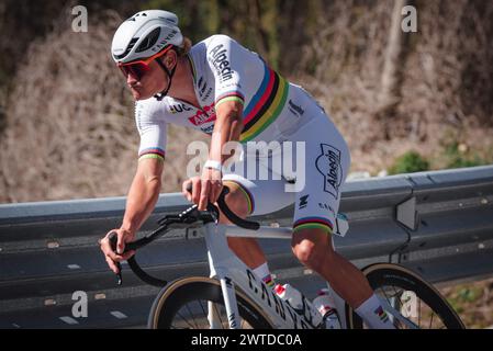 Sanremo, Ligurie, Italie. 16 mars 2024. Alpecin - Deceuninck Team rider et champion du monde Mathieu Van Der Poel (crédit image : © Matteo SECCI/ZUMA Press Wire) USAGE ÉDITORIAL SEULEMENT! Non destiné à UN USAGE commercial ! Crédit : ZUMA Press, Inc/Alamy Live News Banque D'Images