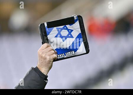 Florence, Italie. 14 mars 2024. Les joueurs du Maccabi Haifa discutent avec les supporters d'ACF Fiorentina à la fin du match lors de l'ACF Fiorentina vs Maccabi Haifa FC, match de football de l'UEFA Conference League à Florence, Italie, le 14 mars 2024 crédit : Agence photo indépendante/Alamy Live News Banque D'Images