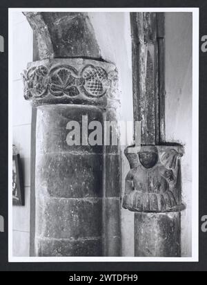 Lazio Latina Sonnino S. Michele9. Hutzel, Max 1960-1990 médiéval : photographié lors de la restauration ; architecture, sculpture architecturale (11-14ème siècle) ; bougies pascal (11ème siècle) ; crucifix en bois peint (14ème siècle) objet Notes : TCI mentionne le travail du 13ème siècle de Madone et enfant au-dessus de l'autel principal ; enlevé lors de la restauration? Photographe et érudit d'origine allemande Max Hutzel (1911-1988) photographié en Italie du début des années 1960 jusqu'à sa mort. Le résultat de ce projet, désigné par Hutzel comme Foto Arte Minore, est une documentation approfondie du développement historique de l'art en Italie jusqu'à Banque D'Images