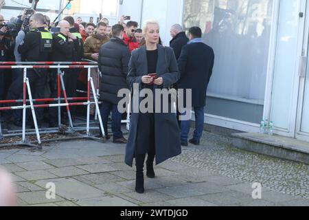 Berlin, Berlin, Allemagne. 17 mars 2024. 17 mars 2024 : Ioulia Navalnaya, la veuve du leader de l'opposition russe Alexei Navalny entre à l'ambassade de Russie pour voter à l'élection présidentielle russe à Berlin, en Allemagne. (Crédit image : © Dan Herrick/ZUMA Press Wire) USAGE ÉDITORIAL SEULEMENT! Non destiné à UN USAGE commercial ! Banque D'Images