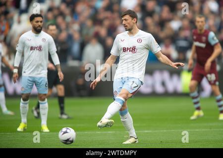 London Stadium, Londres, Royaume-Uni. 17 mars 2024. Premier League Football, West Ham United contre Aston Villa ; Clément Lenglet d'Aston Villa Credit : action plus Sports/Alamy Live News Banque D'Images